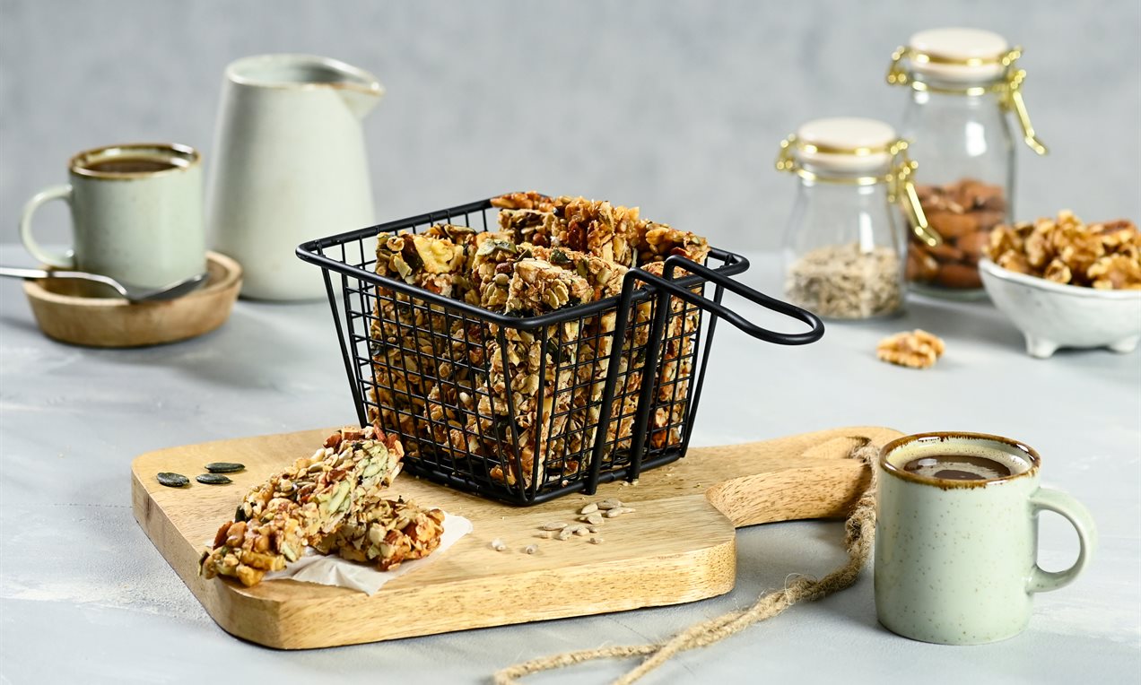 Breakfast Walnut and Seed Bars Recipe | Dr. Oetker