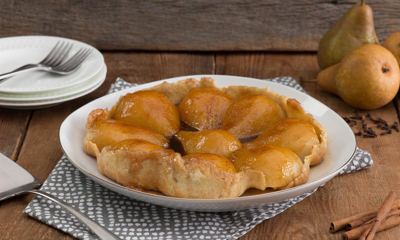 Spiced Poached Pear Tarte Tatin Recipe | Dr. Oetker