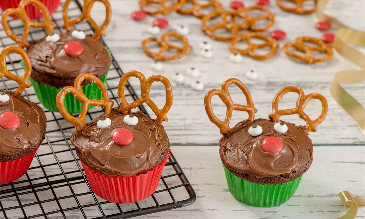 Chocolate Reindeer Cupcakes Recipe | Dr. Oetker